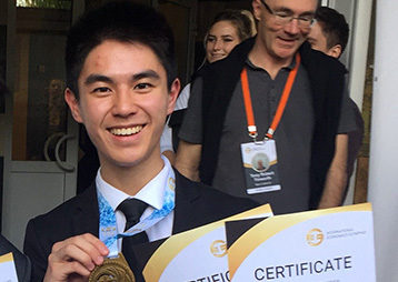 Yang Fan Yun Economics Olympiad Gold Thumb