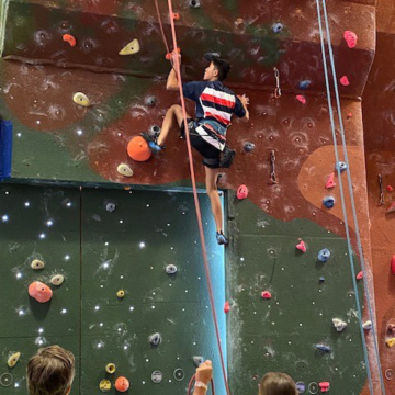 Climbing round one louis li