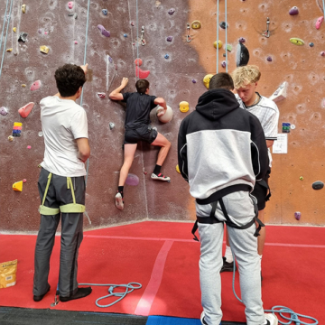 Physical education climbing 003